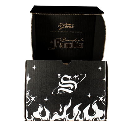 Full set Flames, caja, cubre polvo y accesorio.