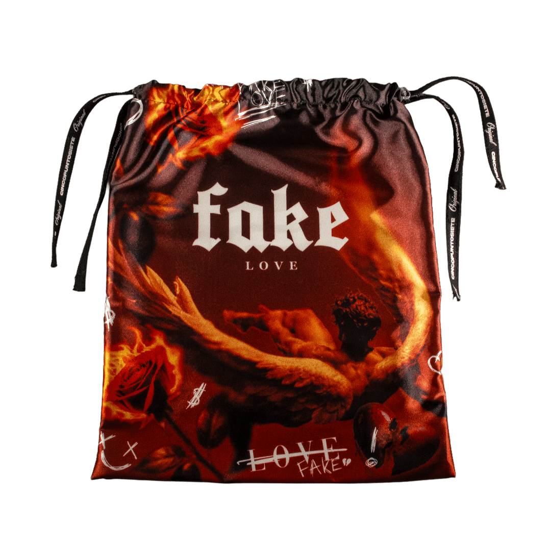 Full Set Fake Love (caja, cubre polvo y llavero) - Cincopunto7